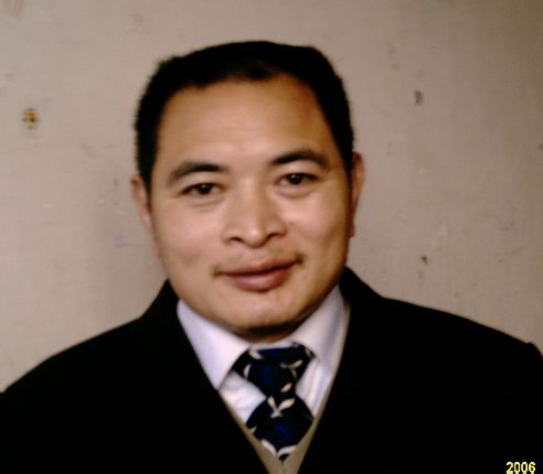 喻东岳近照