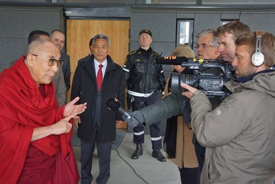 Dalai-Lama-speaking-to-journalists-in-Oslo.jpg