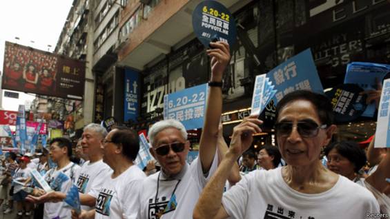 http://wscdn.bbc.co.uk/worldservice/assets/images/2014/06/17/140617124002_hk_622_referendum_624x351_reuters.jpg