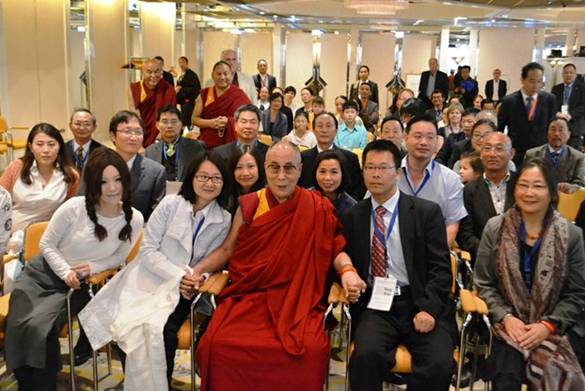 Dalai-Lama-with-Chinese-in-Hamburg.jpg