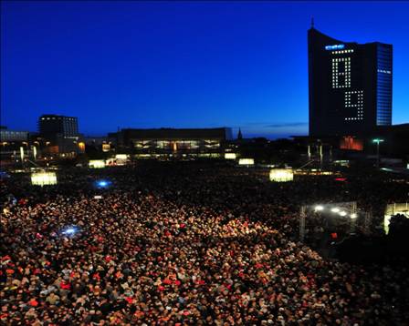 http://www.leipziger-freiheit.de/fileadmin/content/pressemitteilungen/Lichtfest_Augustusplatz.jpg