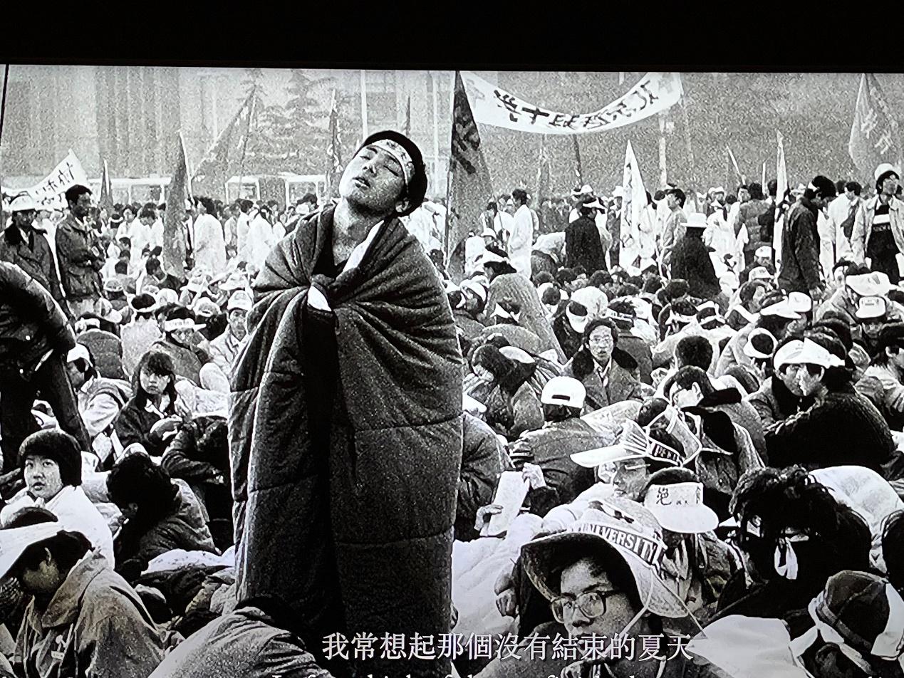 披麻戴孝来殉道：艺术家对六四与六四后中国的沉思/陈维健