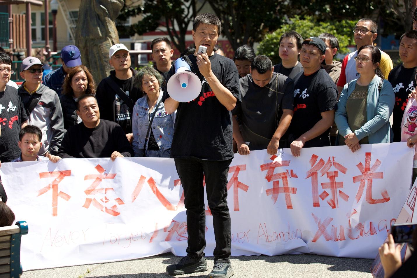 (组图)旧金山纪念六四37周年系列活动——清洗民主女神像暨六四图片展