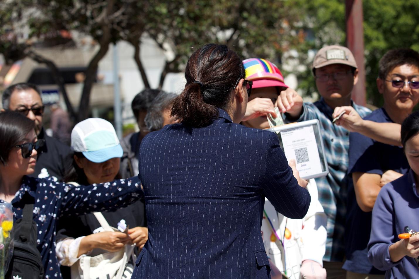 (组图)旧金山纪念六四37周年系列活动——清洗民主女神像暨六四图片展