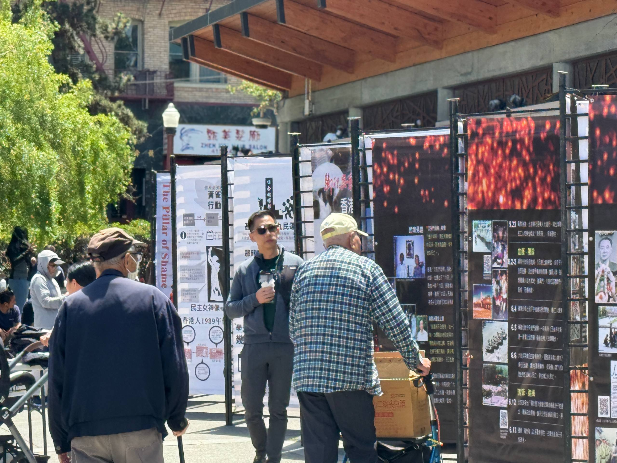 (组图)旧金山纪念六四37周年系列活动——清洗民主女神像暨六四图片展