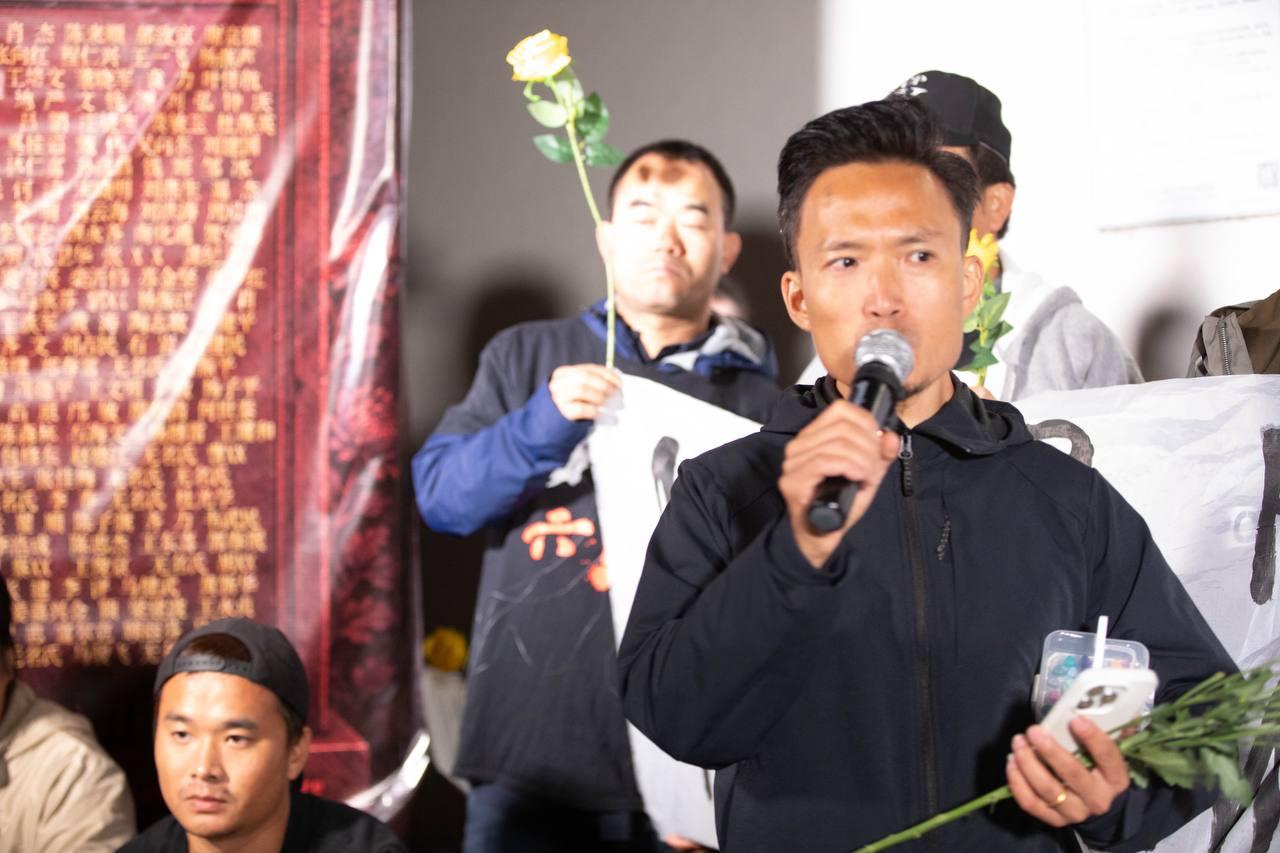 圖片包含 人, 男人, 食物, 站AI 生成的內容可能不正確。